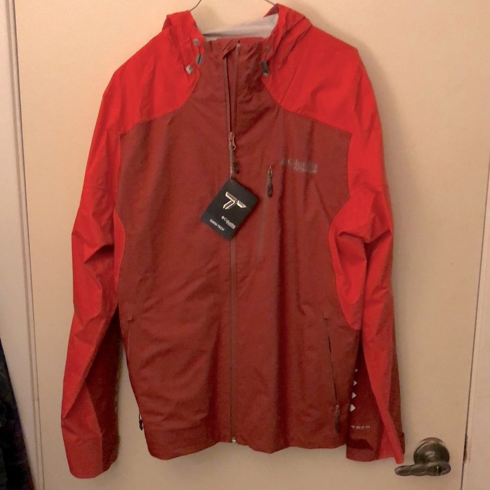 NWT Columbia Titanium  packable wind breaker with Omni tech waterproof fabric